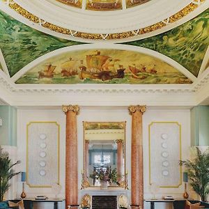 Queens Hotel